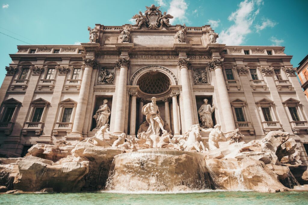 Trevi Fountain, Roma, Italy